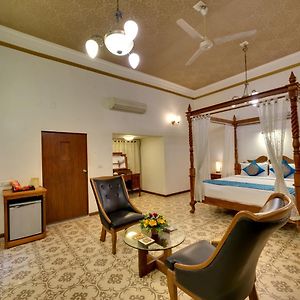 Deluxe Queen Suite